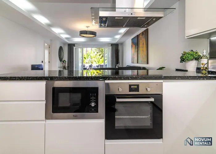 Luxurious Beachside In The Heart Of Puente Romano