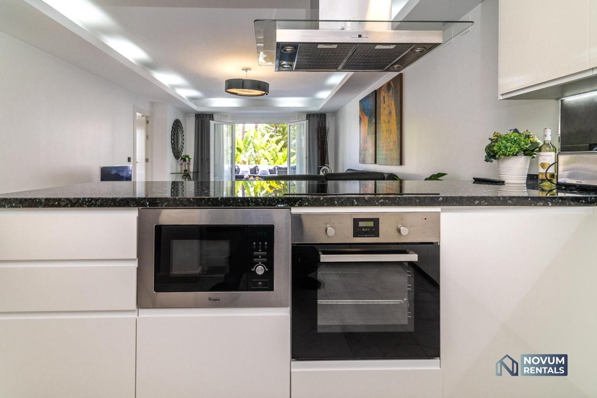Luxurious Beachside In The Heart Of Puente Apartament